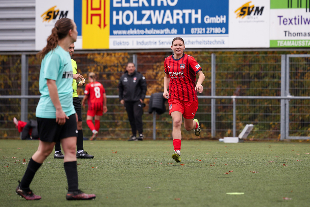 FCHWAS_251102_5107 | 1.FC Heidenheim 1846 II vs. SGM DJK-SV Wasseralfingen/Neuler, Fußball, Frauen, Bezirksliga, 2025/2026, 8. Spieltag, 02.11.2025 in Mergelstetten (Foto: Michael Bulling) - Realisiert mit Pictrs.com