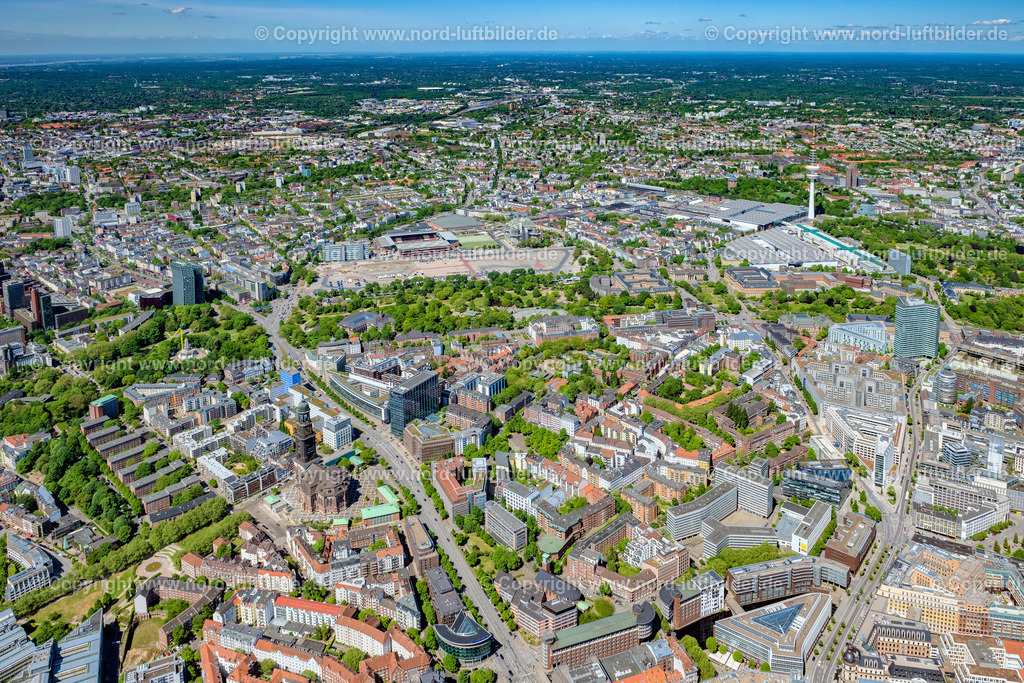Hamburg_Mitte_Planten_un_Blomen_ELS_5207150522 | HAMBURG 15.05.2022 Stadtzentrum, Neustadt und Altstadt in Hamburg. // Downtown area and old city centre in Hamburg. Foto: Martin Elsen