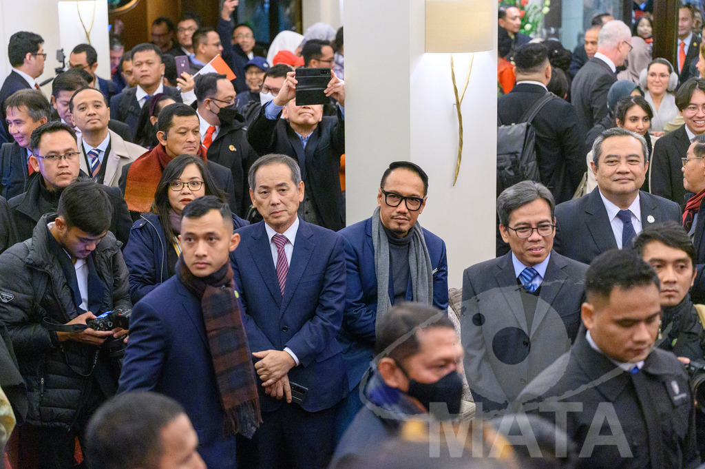 _DWA5504 | Welcoming Jokowi Widodo's arrival by the Indonesian people at Kastens Luisenhof Hotel in the context of the opening of Hannover Messe with Indonesia as Country Partner. Hannover, 15.04.2023 - Realisiert mit Pictrs.com