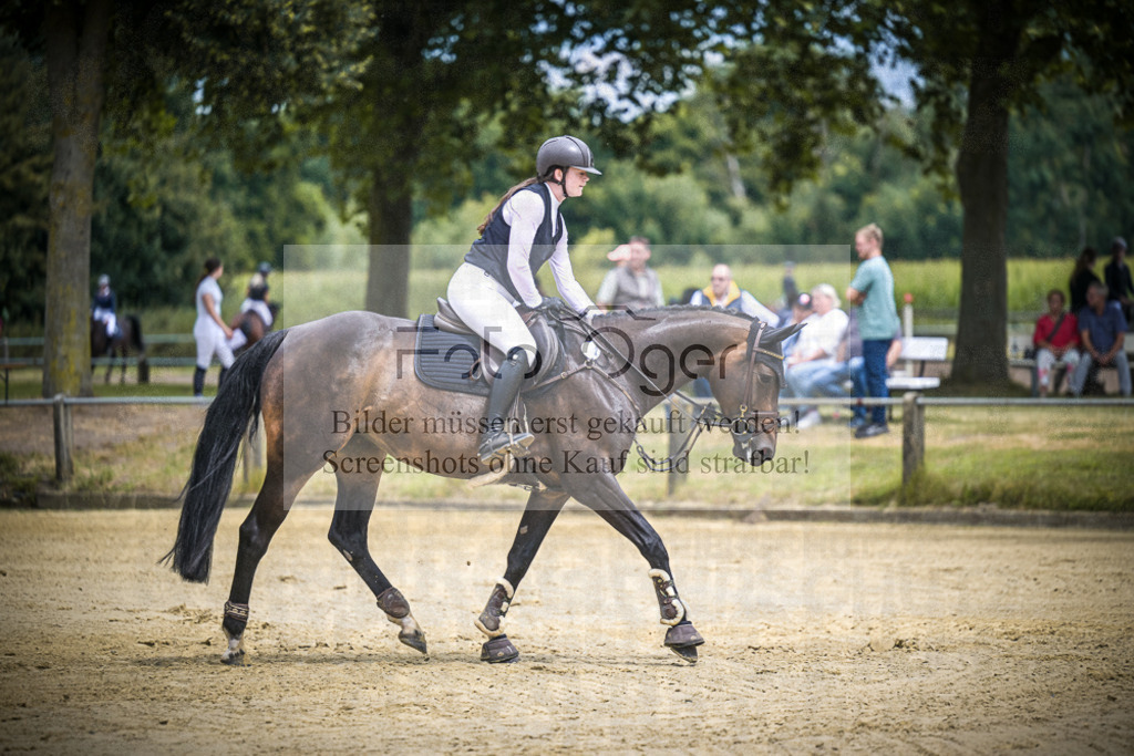 DOS_8084 | Entdecke hochwertige Reitturnierfotos von Foto Oger. Professionell, emotional und authentisch – jetzt Lieblingsmomente im Shop bestellen.Deutschlandweite Turnierfotografie. - Realisiert mit Pictrs.com