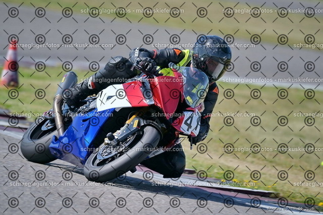 26BT02-0509 | markuskiefer.com - Realisiert mit Pictrs.com