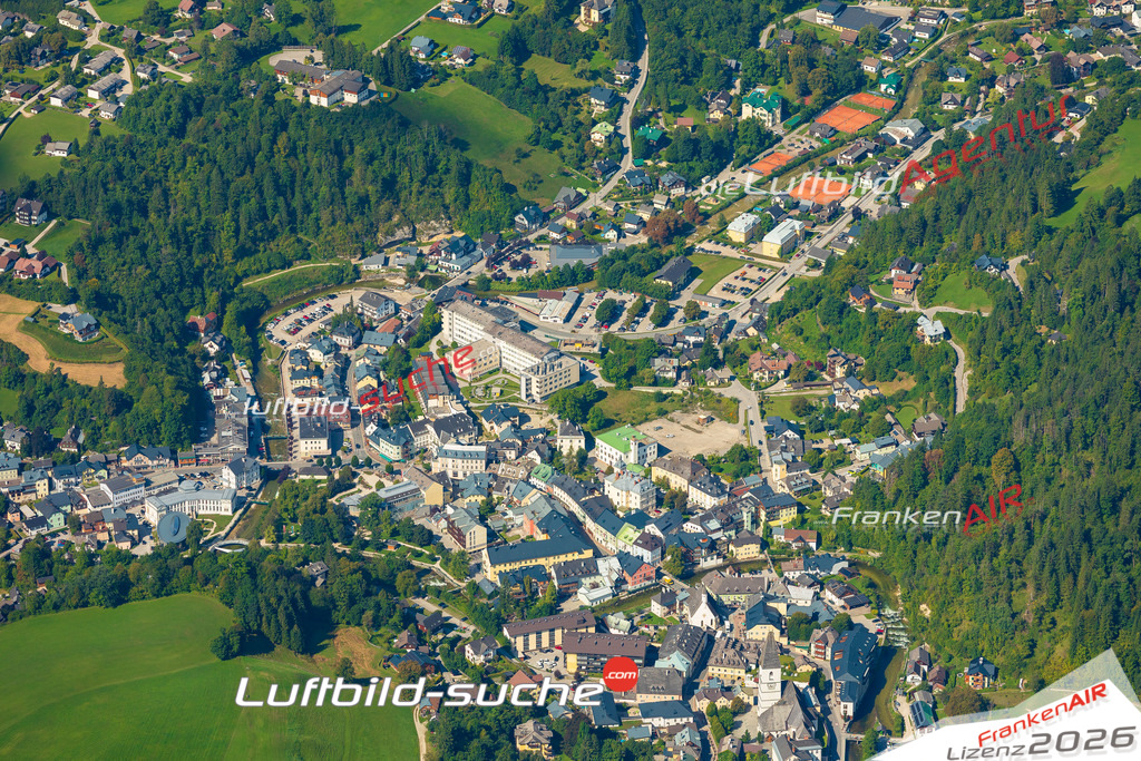 Luftaufnahme der Stadt Bad Aussee - Die Luftaufnahme wurde 2025 vom UL-Flugzeug heraus erstellt ( keine Drohne ) - Hochauflösende Luftaufnahme - für professionelle Ausdrucke geeignet. Die Geschenkidee !Mit Lizenz und Bildrechte bestellbar