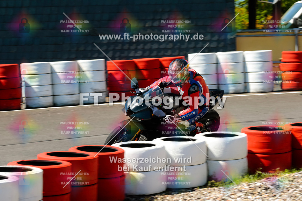 Moto-TeamOBK-22291 | Hier findet Ihr Bilder von Touristenfahrten auf der Nürburgring Nordschleife oder von anderen Veranstaltungen die ich besucht habe. Viel Spass beim Durch Schauen 