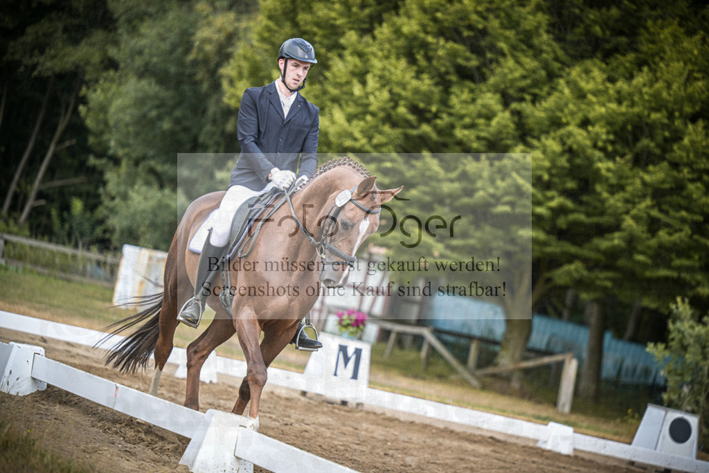 DOS_0437A | Entdecke hochwertige Reitturnierfotos von Foto Oger. Professionell, emotional und authentisch – jetzt Lieblingsmomente im Shop bestellen.Deutschlandweite Turnierfotografie. - Realisiert mit Pictrs.com