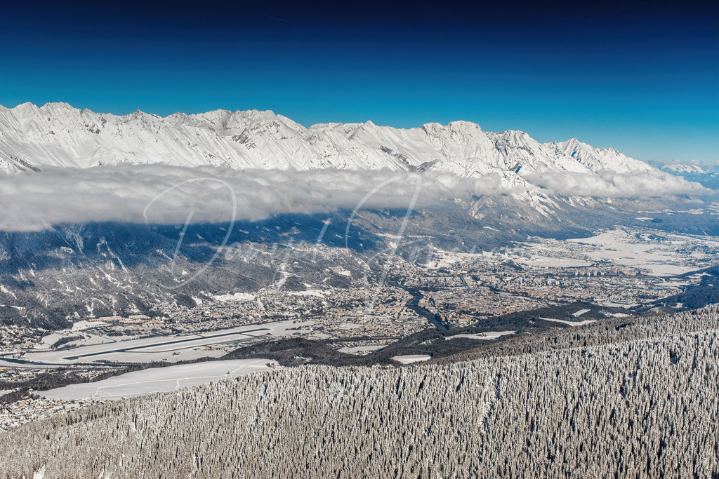 Innsbruck | Blick auf das tief verschneite Innsbruck