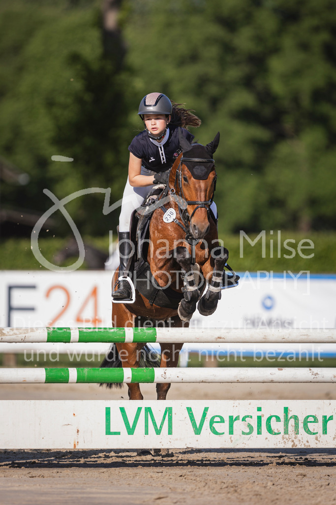250501_MünsterHandorf_PonyTrophy-266 | Deine schönsten Turniermomente als professionelle Fotos! Entdecke hochwertige Pferdesport-Fotografie im Online-Shop. Jetzt Fotos finden & bestellen!