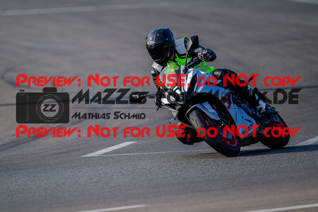 MaZZes_FotoMatrix_240725_6007705_7884 | BLAU