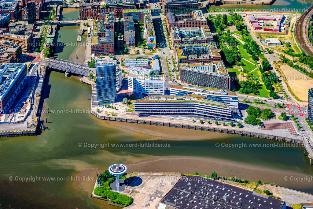 Hamburg_Hafencity_Hafen_Universität_ELS_8026010725 | HAMBURG 24.05.2025 Campus- Gebäude der Universität " HafenCity Universität Hamburg " an der Überseeallee entlang der Elbe in Hamburg, Deutschland. Weiterführende Informationen bei: HafenCity Universität Hamburg. // Campus building of the university " HafenCity Universitaet Hamburg " at the Ueberseeallee along the Elbe in Hamburg, Germany. Further information at: HafenCity Universitaet Hamburg. Foto: Martin Elsen