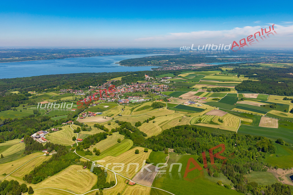 Aktuelles Luftbild von  Andechs - Die Luftaufnahme wurde 2021 mittels UL-Flugzeug erstellt ( keine Drohne ) - hochauflösende Kamera-Systeme von  Canon -Beste Qualität - Für grossformatige Ausdrucke geeignet. Die Geschenkidee !