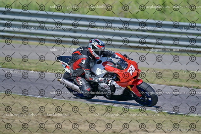 26BT02-0093 | markuskiefer.com - Realisiert mit Pictrs.com
