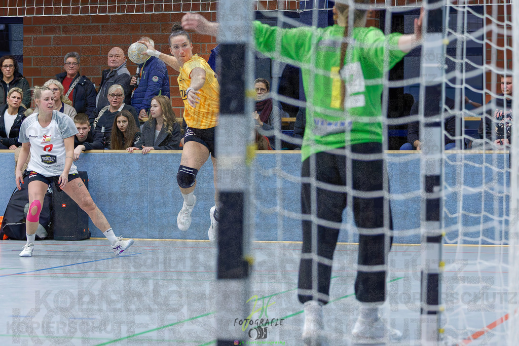 Frauen Oberliga Mitte (HHV); HSG Eibelshausen/Ewersbach - HSG Wettenberg II | Frauen Oberliga Mitte (HHV); HSG Eibelshausen/Ewersbach - HSG Wettenberg II am 13.12.2025 in Steinbrücken (Sporthalle am Hammerweiher)Photo © 2025 - Jörg Heinrich - Realisiert mit Pictrs.com