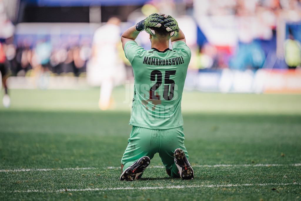 Fußball | Herren | UEFA-Fußball-Europameisterschaft 2024 | Gruppe B | Kroatien vs. Albanien | 19.06.2024 | Giorgi Mamardashvili (#25, Georgien) ärgert sich nach dem Abpfiff
