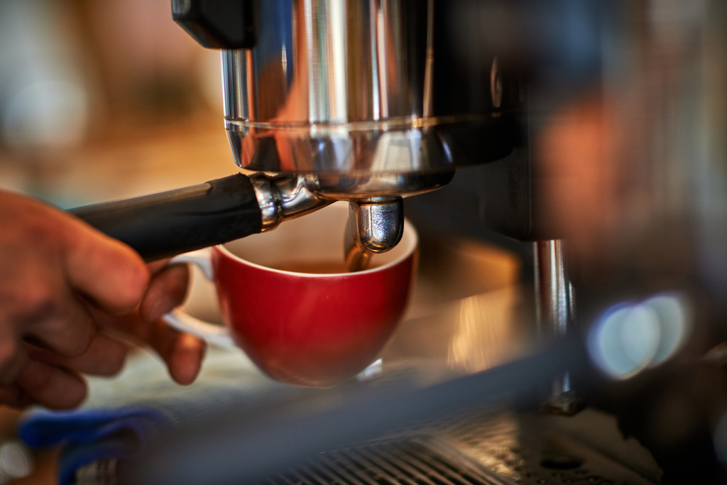 Cafebrennerei Franze | Wien, Austria - July 24, 2019: Cafebrennerei Franze am Kutschkermarkt; Detail der Kaffeemaschine. - Realisiert mit Pictrs.com