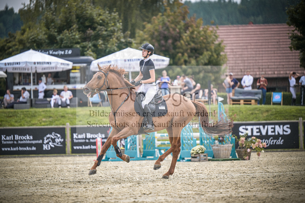 DOS_2124 | Entdecke hochwertige Reitturnierfotos von Foto Oger. Professionell, emotional und authentisch – jetzt Lieblingsmomente im Shop bestellen.Deutschlandweite Turnierfotografie. - Realisiert mit Pictrs.com