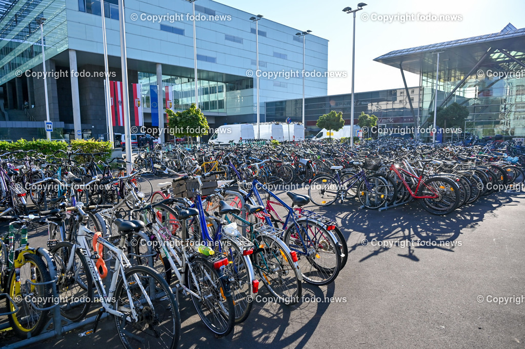 Hauptbahnhof Linz_ Fahrraeder_ 06.09.2023-6 | 06.09.2023, Hauptbahnhof Linz, AUT, Fahrraeder, Fahrräder, im Bild Abstellplatz fuer Fahrraeder am Hauptbahnhof Linz