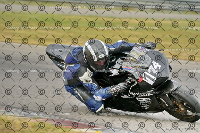 25bt05-0068 | markuskiefer.com - Realisiert mit Pictrs.com