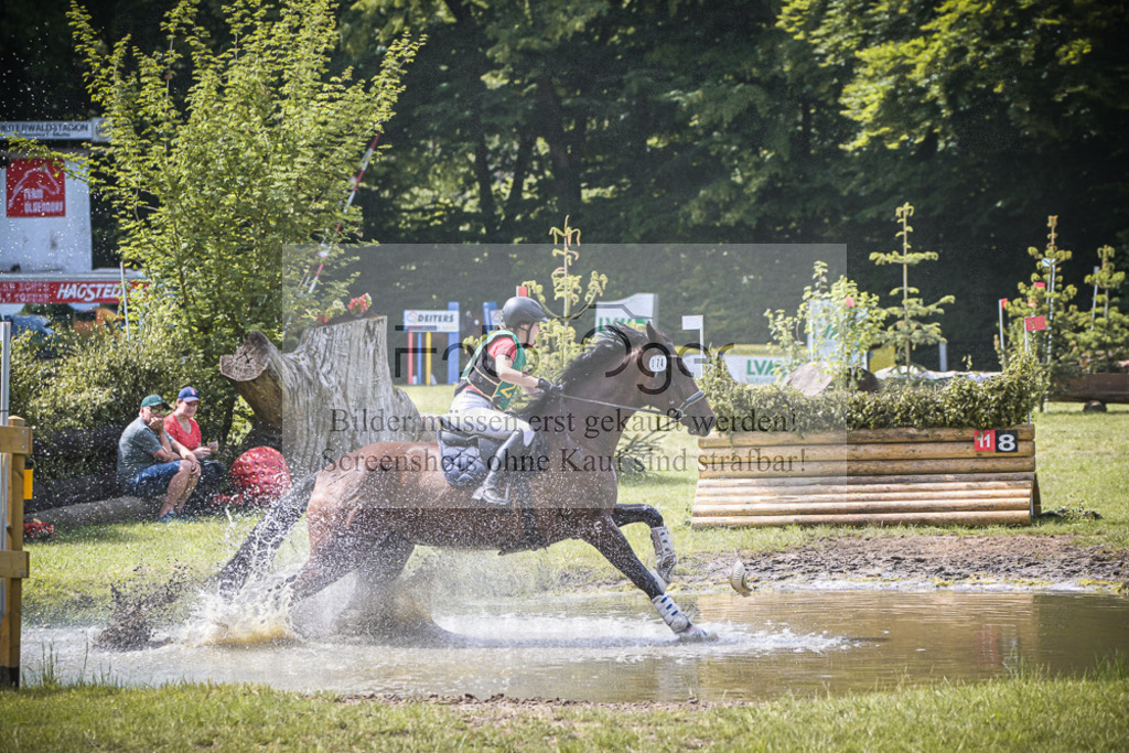 DOS_9131 | Entdecke hochwertige Reitturnierfotos von Foto Oger. Professionell, emotional und authentisch – jetzt Lieblingsmomente im Shop bestellen.Deutschlandweite Turnierfotografie. - Realisiert mit Pictrs.com