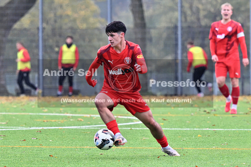 FC Kilia Kiel vs SC Rapid Lübeck | Selim Cetintürk (Kilia #33) / Fußball-Oberliga Männer 2026/2027 / FC Kilia Kiel vs SC Rapid Lübeck / Kilia Sportplatz / Kiel / 24.10.26 - Realisiert mit Pictrs.com