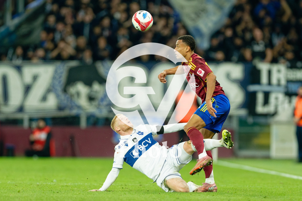 Brack Super League - Servette FC v FC Lausanne-Sport | Lilian Njoh (14 Servette FC) in action (close up) under pressure of Florent Mollet (91 FC Lausanne-Sport) during the Brack Super League match between Servette FC and FC Lausanne-Sport at Stade de Geneve in Geneva, Switzerland
