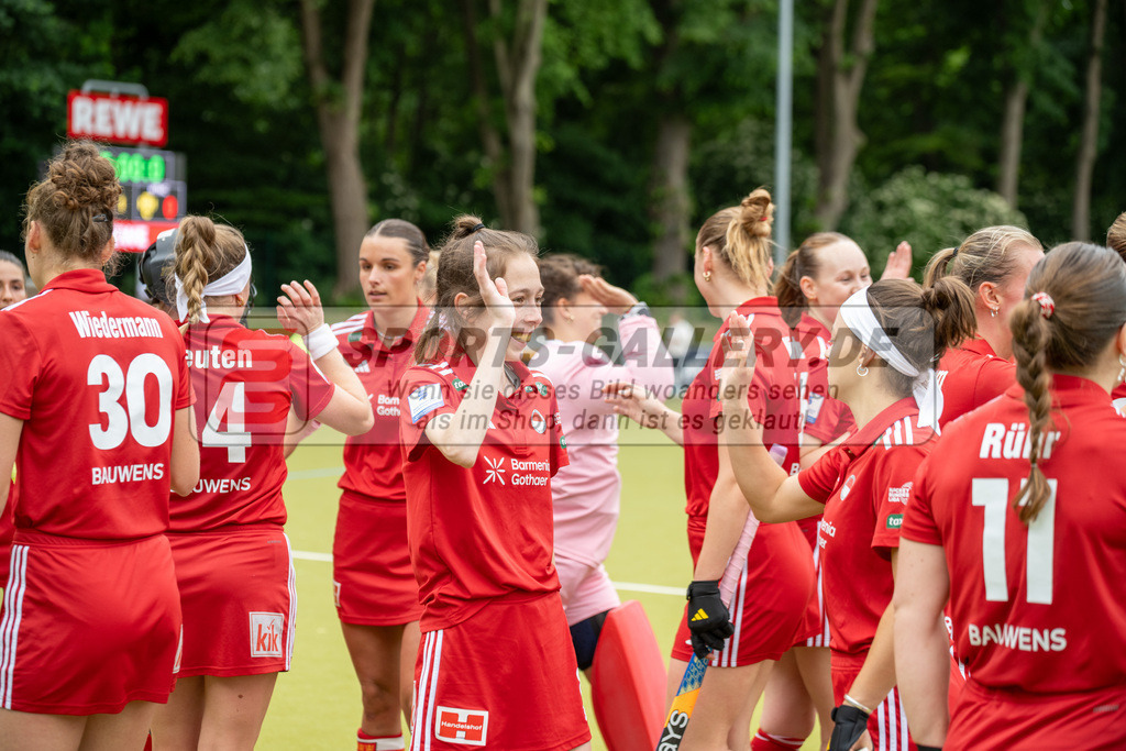 SFE_20250524_0038 | Köln, Deutschland, 24.05.2025:  Hockey 1. Bundesliga Damen Rot-Weiss Köln - Harvesterhuder THC im KTHC Stadion Rot-Weiss Köln Tennis and Hockey Club am 24.05.2025 in Köln, Deutschland. (Foto von Stephan Fehrmann)Köln, Germany, 24.05.2025: Hockey 1. Bundesliga Damen Rot-Weiss Köln - Harvesterhuder THC in KTHC Stadion Rot-Weiss Köln Tennis and Hockey Club at 24.05.2025 in Köln, Deutschland. (Foto from Stephan Fehrmann)