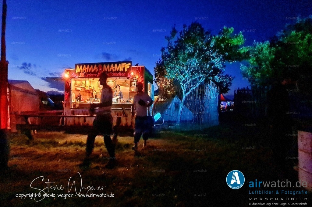 Bachblyten® Festival 2023 | Entdecken Sie atemberaubende Luftbilder und Fotografien auf airwatch.de - Tauchen Sie ein in eine Welt voller faszinierender Aufnahmen aus der Vogelperspektive.