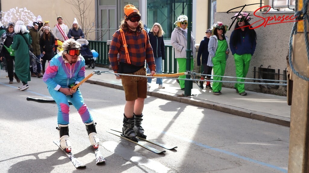 fasching-mariazell2025 (11) | Mit meiner Kamera halte ich besondere Augenblicke, faszinierende Landschaften und interessante Details fest. Dabei entstehen ganz unterschiedliche Aufnahmen – von stimmungsvollen Landschaftsfotografien und beeindruckenden Drohnenaufnahmen über Pressefotos - Realisiert mit Pictrs.com