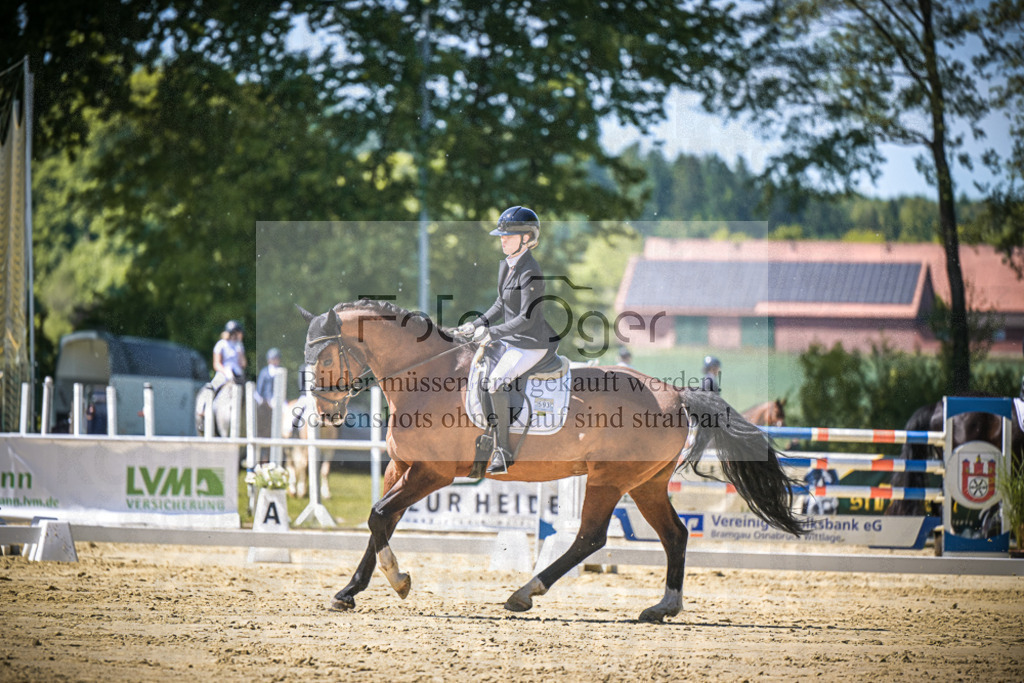 DOS_8490 | Entdecke hochwertige Reitturnierfotos von Foto Oger. Professionell, emotional und authentisch – jetzt Lieblingsmomente im Shop bestellen.Deutschlandweite Turnierfotografie. - Realisiert mit Pictrs.com