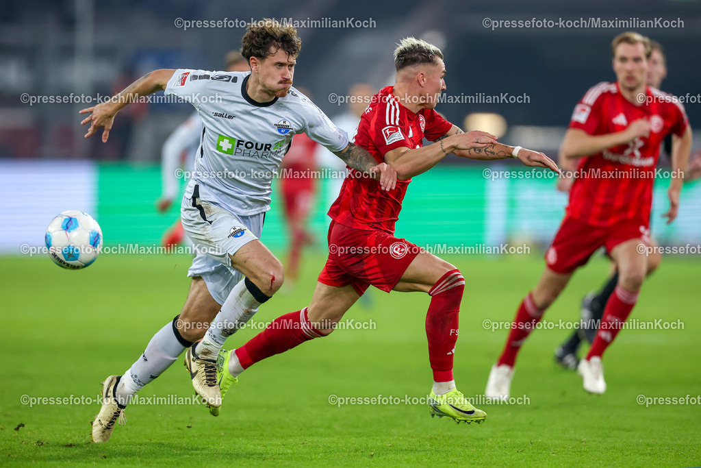 Due09112401041 | 09.11.2024, Fußball, Fortuna Düsseldorf - SC Paderborn 07, 2. Bundesliga, Merkur Spiel-Arena, Saison 2024 2025: Zweikampf zwischen Felix Klaus (Fortuna Düsseldorf #11) und Calvin Brackelmann (Paderborn #4)DFB regulations prohibit any use of photographs as image sequences and or quasi-video.