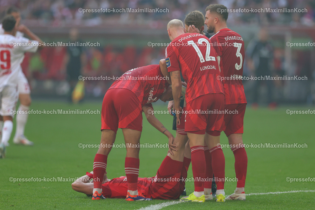 Due21092402164 | 21.09.2024, 2. Fußball Bundesliga, Fortuna Düsseldorf - 1. FC Köln, Merkur Spiel-Arena, Saison 2024 2025: Tim Rossmann (Fortuna Düsseldorf #21) liegt mit einem Krampf auf dem SpielfeldDFB regulations prohibit any use of photographs as image sequences and or quasi-video.
