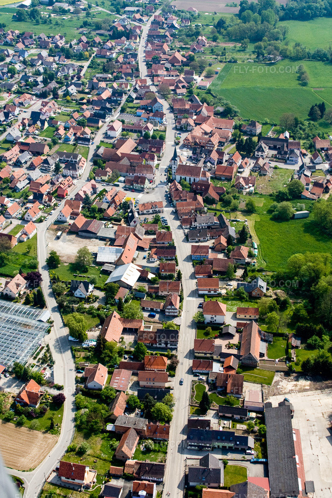 Aerial view: View of the town in Niederrœdern in the state Bas-Rhin, France.Photo: IMG_18121.jpg taken on 05/03/2009 by Werner Riehm/FLY-FOTO.comResolution of the original: 2848 x 4272 px
