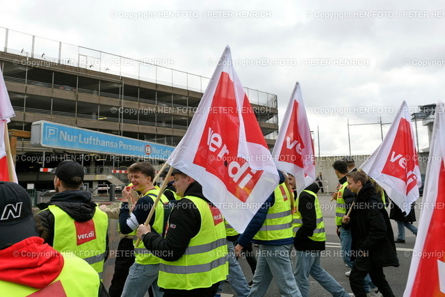 Heute ist Streiktag | 20.02.2024 Vereinigte Dienstleistungsgewerkschaft VERDI ruft bundesweit für Dienstag bis Mittwoch (20./21.02.2024) zu Warnstreik auf. Kundgebung und Demonstration um Terminal 1 am Dienstag des Bodenpersonals am Flughafen Frankfurt für Lohnerhöhung und Inflationsausgleich (Foto: Peter Henrich) - Realisiert mit Pictrs.com