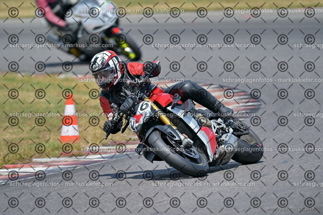 25bt04-1327 | markuskiefer.com - Realisiert mit Pictrs.com