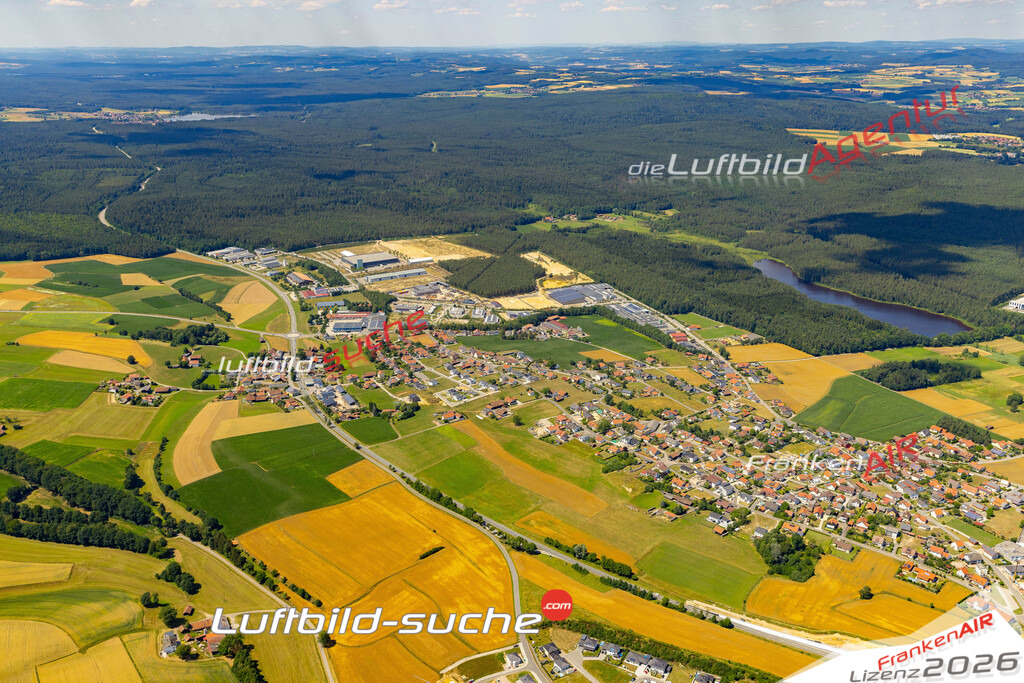 Die Luftaufnahme mitterkreith - Roding wurde 2022 vom Flugzeug aus (keine Drohne) erstellt. Hohe Auflösung -für große Poster und Wandbilder geeignet - Garantiert!