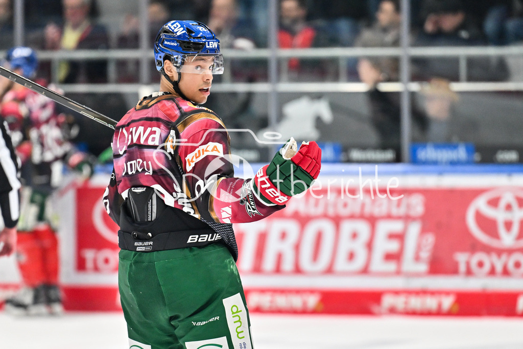 Augsburger Panther - Dresdner Eislöwen | AUGSBURG, DEUTSCHLAND - 06. MÄRZ: im Bild Madison BOWEY (Augsburger Panther 22) / Einzelfoto / Freisteller während dem Match zwischen den Augsburger Panthern und den Dresdner Eislöwen am 49. Spieltag der Penny DEL im Curt Frenzel Stadion