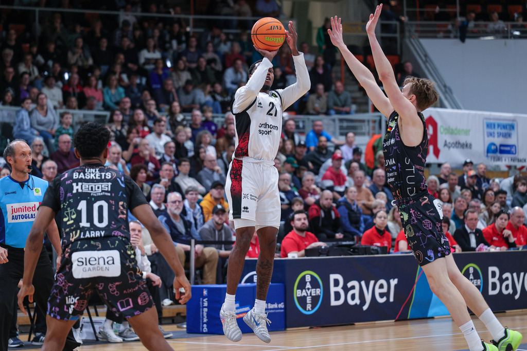 Pro A BAYER GIANTS vs Uni Baskets Münster-47 | Fotos von Basketballspielen aus dem Raum NRW fotografiert von Gero Mueller-Laschet und Daniel Schaefer - Realisiert mit Pictrs.com