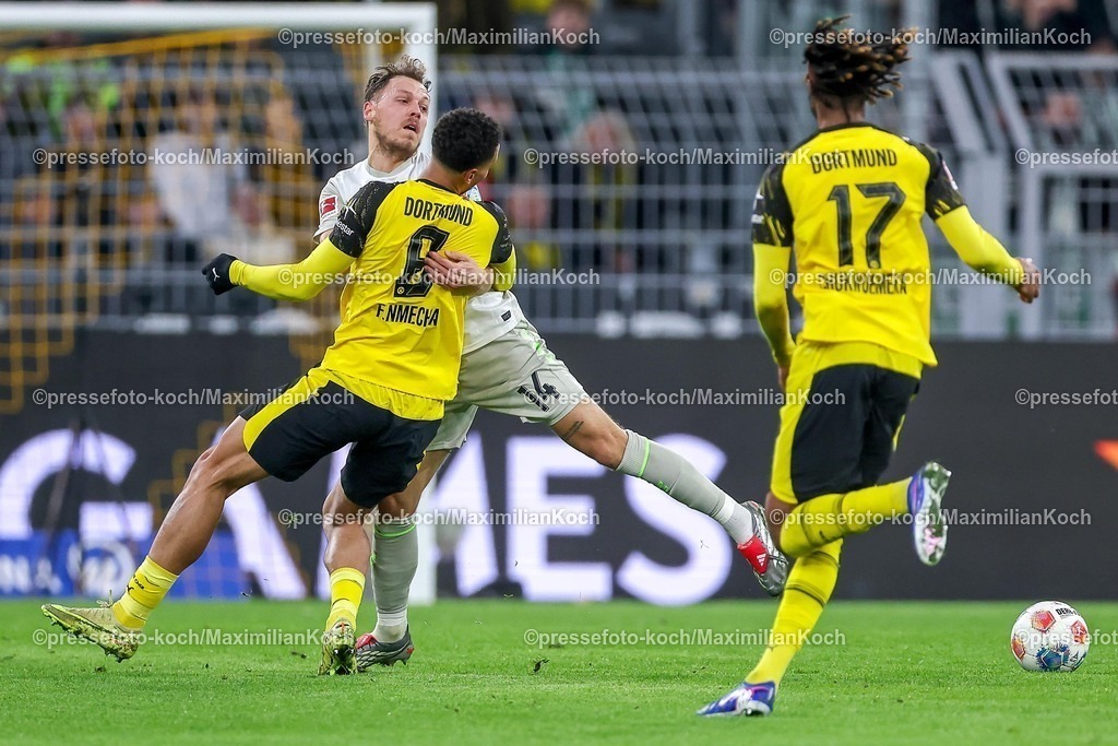 BVB13012601043 | 13.01.2026, Fußball, Borussia Dortmund - SV Werder Bremen,, 1. Fußball Bundesliga, 17. Spieltag, Signal Iduna Park, Saison 2025 2026: Senne Lynen (SV Werder Bremen #14) im Zweikampf gegen  Felix Nmecha (BVB #08)  DFB regulations prohibit any use of photographs as image sequences and or quasi-video.