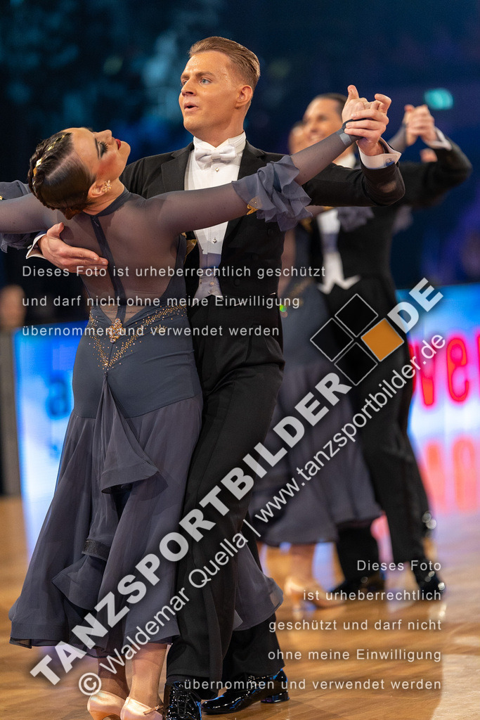 20231111-11295 | Hier finden Sie Tanz Bilder vom Latein und Standard Formationen tanzen. Sportbilder vom Tanzsport. Schöne Fotos und von Weltmeisterschaft, Europameisterschaft, Bundesliga, Regionalliga, Oberliga und Landesliga sowie von GOC Stuttgart, DanceComp, WM Bremen