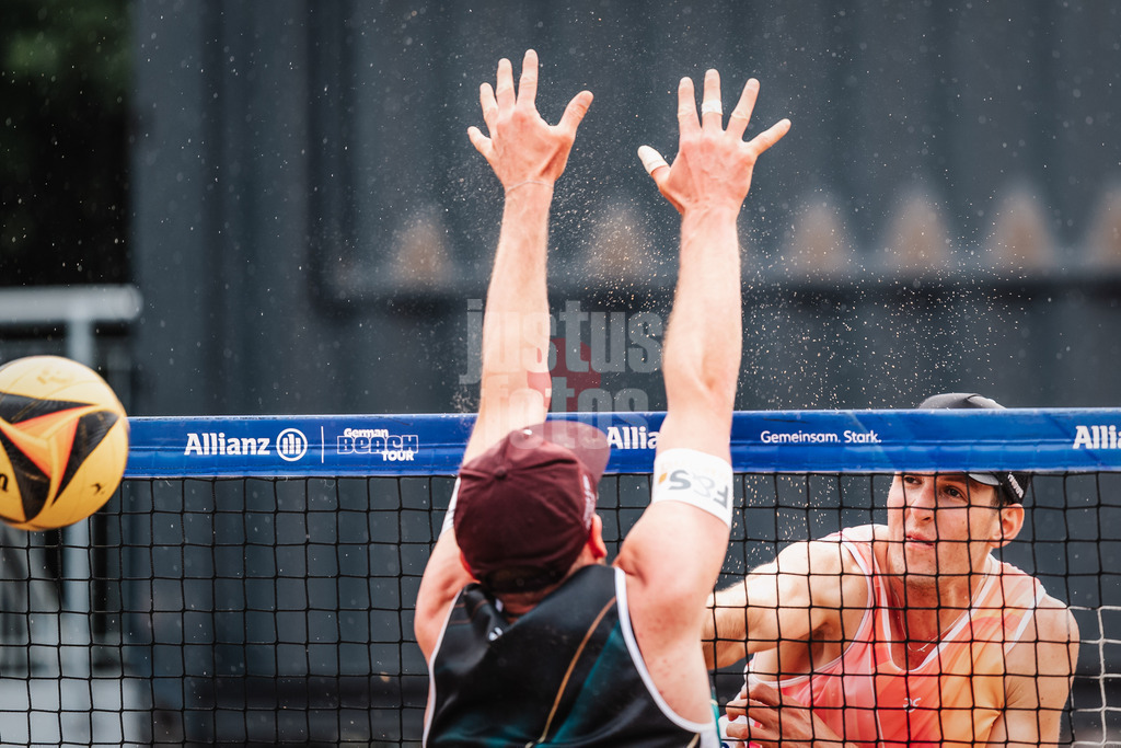 Beachvolleyball | Männer | Allianz German Beach Tour 2025 | Tourstop Hamburg | 29.05.2025 | Tristan Fröbel beim Angriff