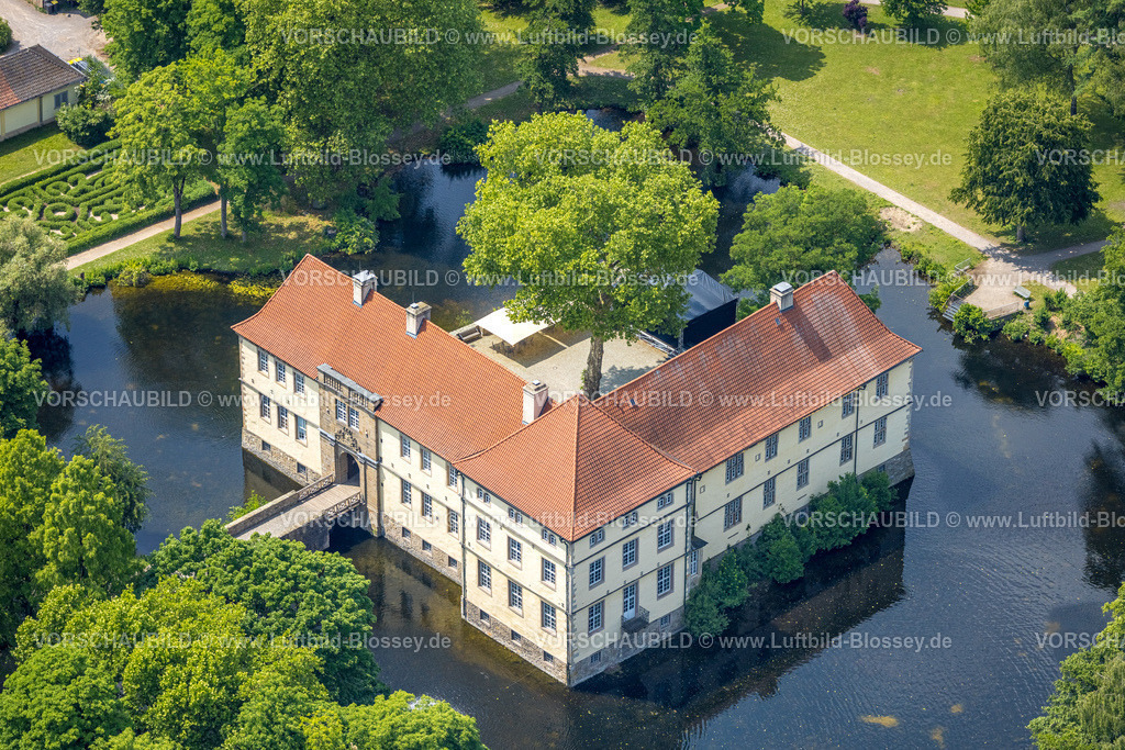 Herne250601835 | Luftbild, Schloss Strünkede Wasserschloss mit Gräfte und Schloßpark, Baukau, Herne, Ruhrgebiet, Nordrhein-Westfalen, Deutschland