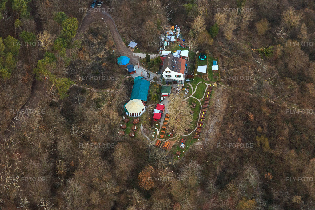 Luftbild: Zeter Berghaus im Winter im Ortsteil Diedesfeld in Neustadt im Bundesland Rheinland-Pfalz in Deutschland.Foto: IMG_105170.jpg vom 24.03.2018 durch Werner Riehm/FLY-FOTO.deAuflösung des Originals: 5472 x 3648 pxZeter Berghaus \xe2\x80\x93 M. Sojka