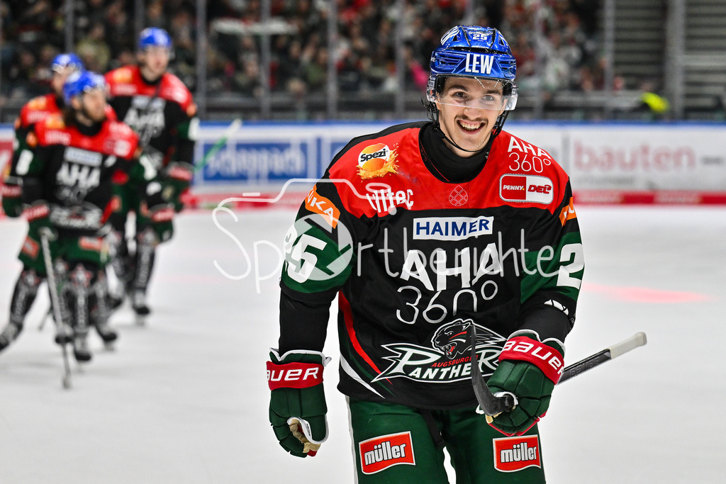 Augsburger Panther - Düsseldorfer EG | Jubel der Panther nach dem Treffer zum 5-1 durch Christian HANKE (Augsburger Panther #25) / Tor / Torschuetze / Freude / Happy / DEL: Augsburger Panther - Duesseldorfer EG, Curt Frenzel Stadion am 04.03.2025