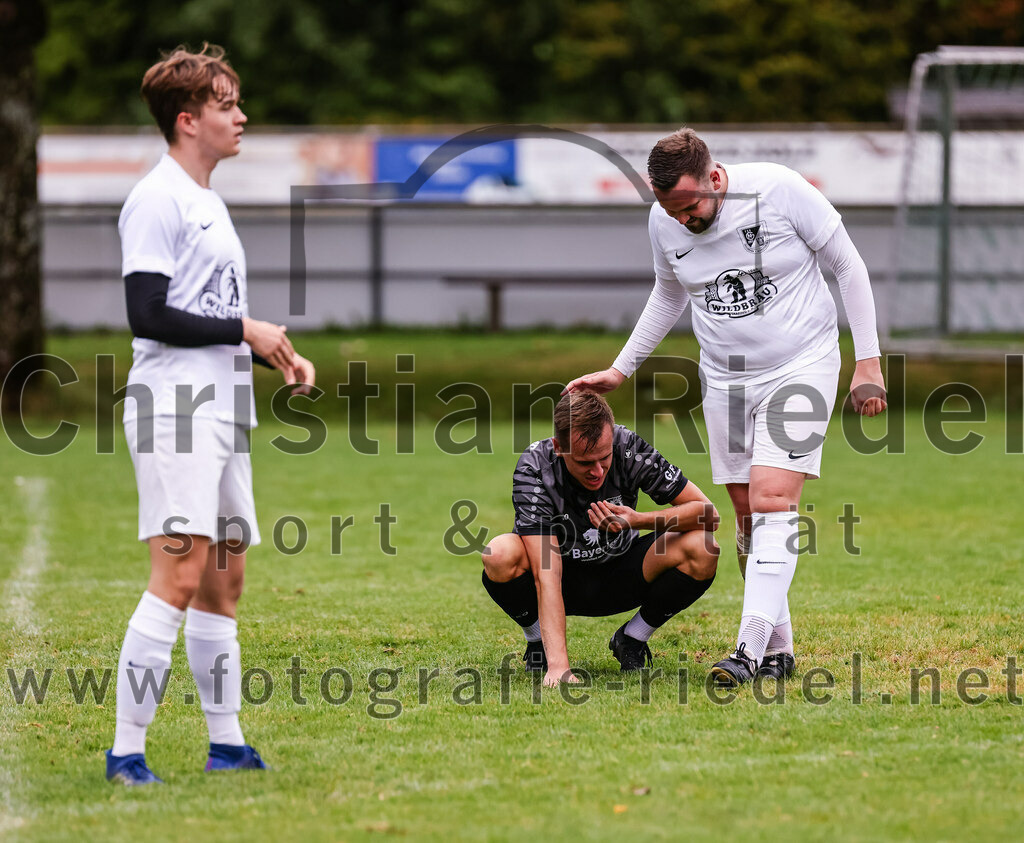 2023-08-27_094_TSV_Egmating_II_gegen_SG_Grasbrunn-Haar_II | Egmating, Deutschland, 27.08.2023:
Fußball, B-Klasse 2023 / 2024, 2. Spieltag, TSV Egmating II gegen (SG) Grasbrunn / Haar II, Endergebnis: 1:2

Maximilian Beer (TSV Egmating, #8), Oliver Conle ((SG) Grasbrunn / Haar II, #15)

Foto: Christian Riedel / fotografie-riedel.net