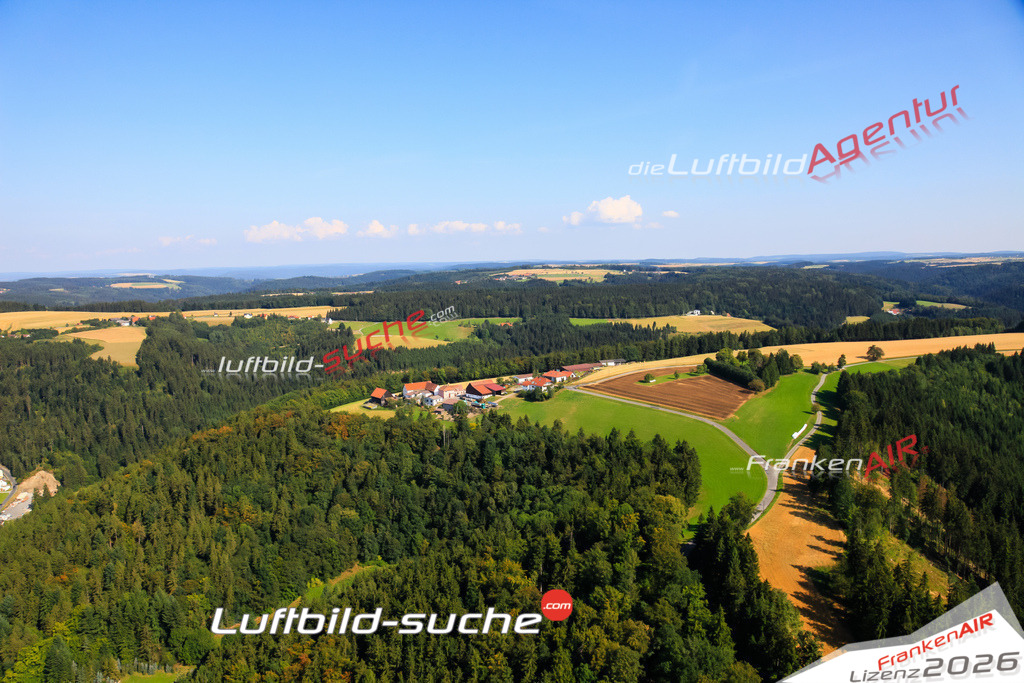 Die Luftaufnahme Roßlach - Wilhelmsthal wurde vom UL-Flugzeug (keine Drohne) aus fotografiert.Hohe Druck- Auflösung-die Geschenkidee!