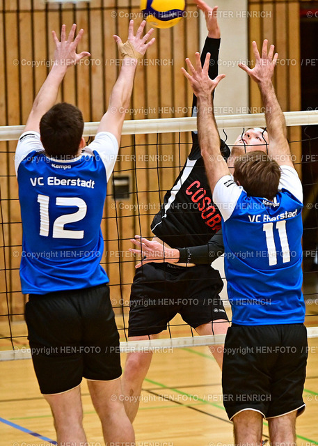 20221203-7625-voba-tg75-vce-HENFOTO | 03.12.2022 Volleyball Landesliga TG 75 Darmstadt - VC Eberstadt v. li. Solache AMADEO (12 Eberstadt) Marcel BAUER (13 Darmstadt) Daniel WEBER (11 Eberstadt) (Foto: Peter Henrich) - Realisiert mit Pictrs.com