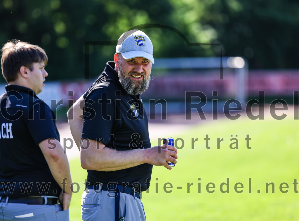 2022-05-14_026_Erding_Bulls_gegen_Munich_Cowboys_2 | Erding, Deutschland, 14.05.2022:
Fußball, Regionalliga 2022, 3. Spieltag, Erding Bulls gegen Munich Cowboys 2, Endergebnis: 20:30

Headcoach Timm Fiege (Erding Bulls)

Foto: Christian Riedel / fotografie-riedel.net