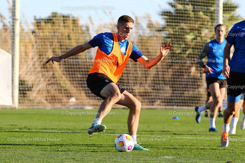 NH_HolsteinKiel_Trainingslager_Spanien2024_Training_03012024 | #6 Marko Ivezic (Holstein Kiel)

Training I Trainigslager Oliva Nova (Spanien) I 03.01.2024