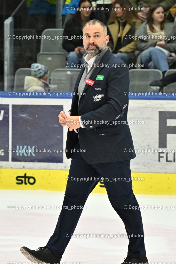 EC IDM WÄRMEPUMPEN VSV vs. HCB Südtirol Alperia | Pierre Allard Headcoach EC VSV, EC IDM WÄRMEPUMPEN VSV vs. HCB Südtirol Alperia, EC IDM WÄRMEPUMPEN VSV vs. HCB Südtirol Alperia am 28.12.2025 in Villach (Stadthalle Villach), Austria, (Photo by Bernd Stefan)