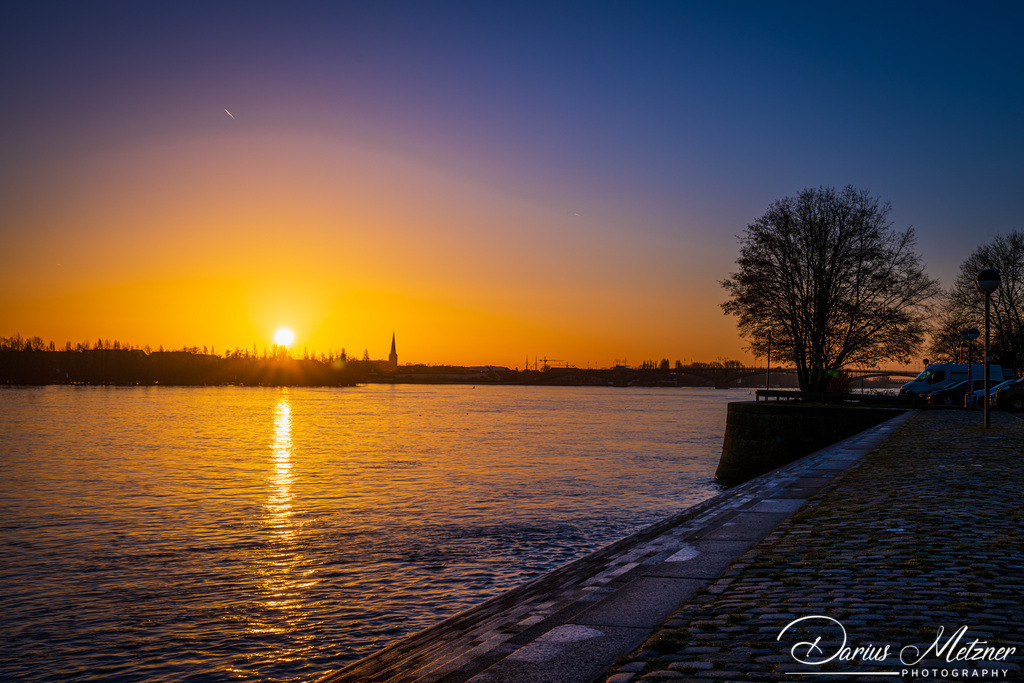 Theodor-Heuss-Brücke in Mainz | Die Theodor-Heuss-Brücke verbindet über den Rhein die Landeshauptstadt Mainz mit dem Ortsbezirk Mainz-Kastel von Wiesbaden. 