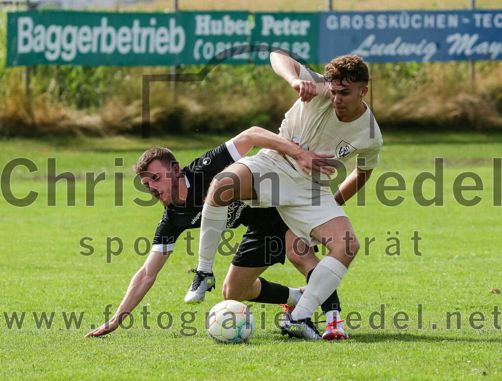 2023-07-02_107_SV_Walpertskirchen_gegen_FC_Herzogstadt | Walpertskirchen, Deutschland, 02.07.2023:
Fußball, Kreisliga 2023 / 2024, Testspiel, SV Walpertskirchen gegen FC Herzogstadt, Endergebnis: 

Daniel Karamatic (FC Herzogstadt, #10), Stefan Pfanzelt (SV Walpertskirchen, #24)

Foto: Christian Riedel / fotografie-riedel.net