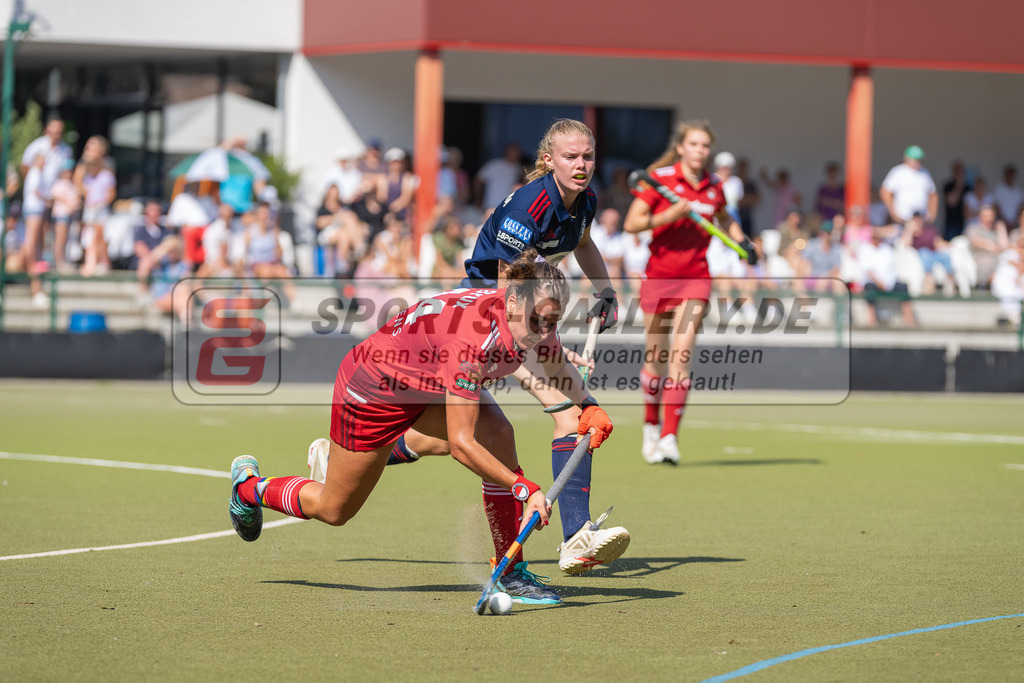 HK_20230910_104047 | 1.Bundesliga Damen Düsseldorfer HC - Rot-Weiss köln  am 10.9.2023 DHC, Düsseldorf , Lilly Stoffelsma ( Düsseldorfer HC #50 ) , Paula Brux ( Rot-Weiss Köln #44 )